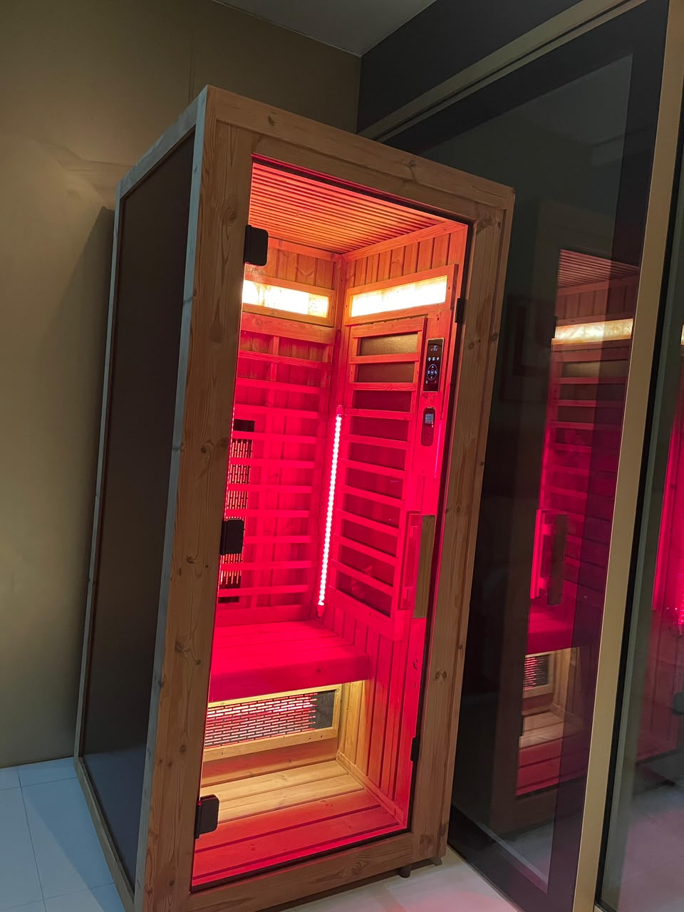 Infrared sauna with full-spectrum panels